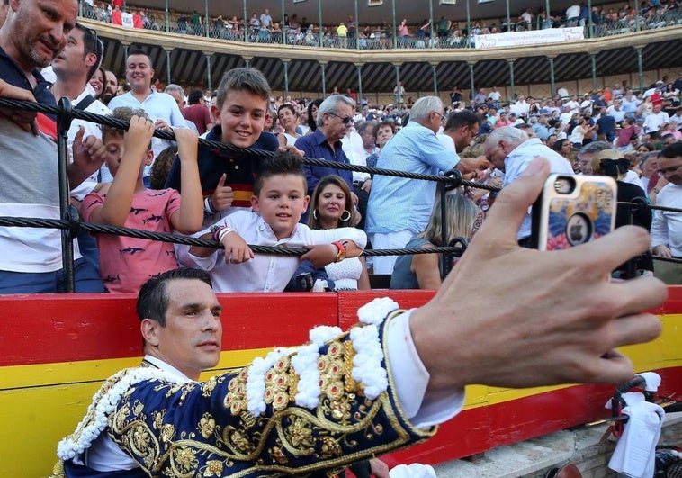 Castella Manzanares Y Roca Rey Cartel Taurino Del S Bado En